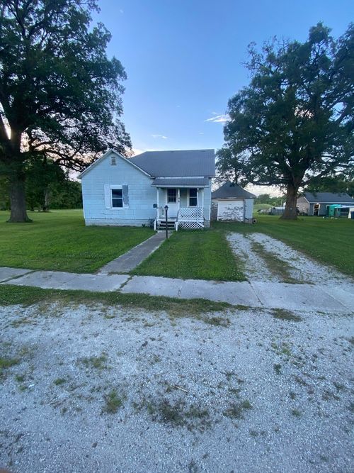106 W Sheridan St, Watseka, IL, 60970-1210 | Card Image