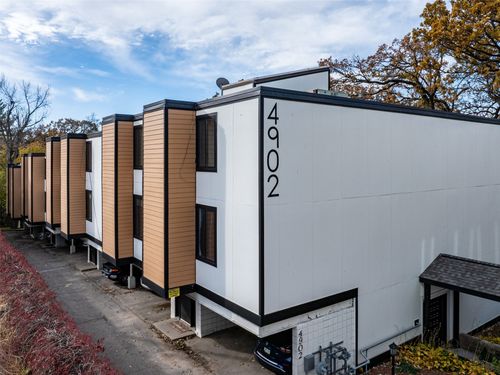 apt-335-4902 University Ave, Des Moines, IA, 50311-3300 | Card Image