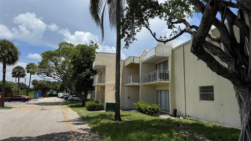 203-415 Executive Center Dr, West Palm Beach, FL, 33401-2947 | Card Image