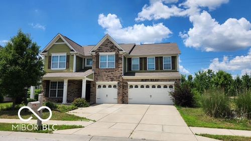 6112 Sugar Maple Dr, Zionsville, IN, 46077-7604 | Card Image