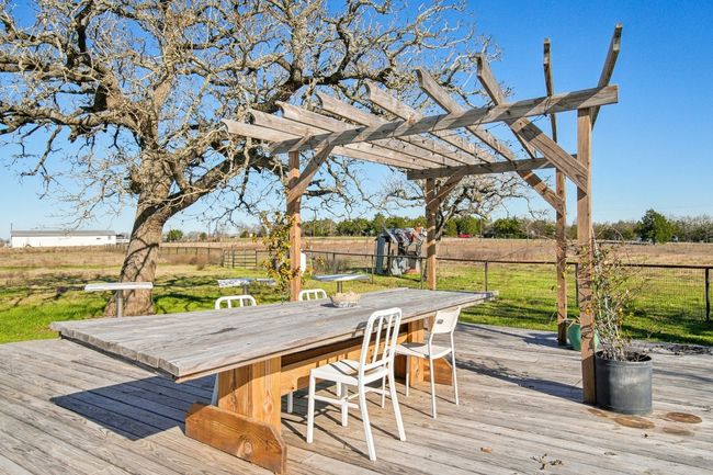The outdoor entertaining area. Continue the good vibes and keep hosting events here! | Image 27