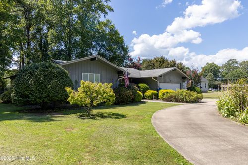 311 Country Club Dr, Edenton, NC, 27932-8905 | Card Image