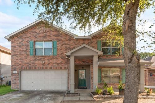 1345 Falcon Dr, Grand Prairie, TX, 75051-3354 | Card Image