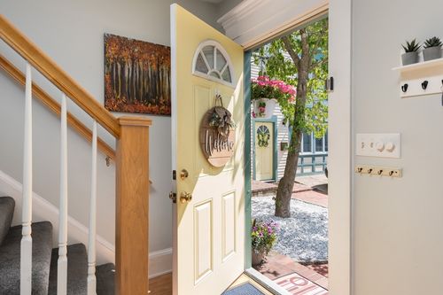 apt-1-64 Centre Ave, Abington, MA, 02351-2391 | Card Image