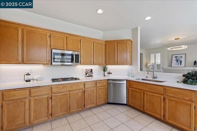318 Titan Way, House other with 4 bedrooms, 3 bathrooms and 5 parking in Hercules CA | Image 13