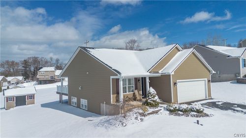 16 Laurens Way, Lysander, NY, 13027-8831 | Card Image