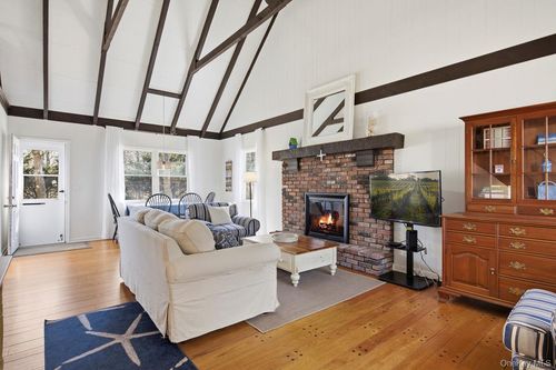 3 Foster Ave, Hampton Bays, NY, 11946-2902 | Card Image