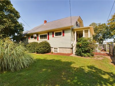 114 Mason Avenue, House other with 2 bedrooms, 1 bathrooms and 6 parking in Portsmouth RI | Image 2