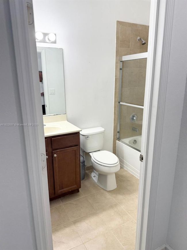 APT-213 - 8900 Nw 97 Th Ave, Condo with 3 bedrooms, 3 bathrooms and null parking in Medley FL | Image 15