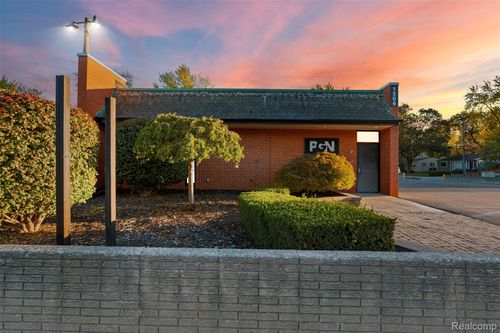 1504 E 11 Mile Rd, Royal Oak, MI, 48067-2028 | Card Image