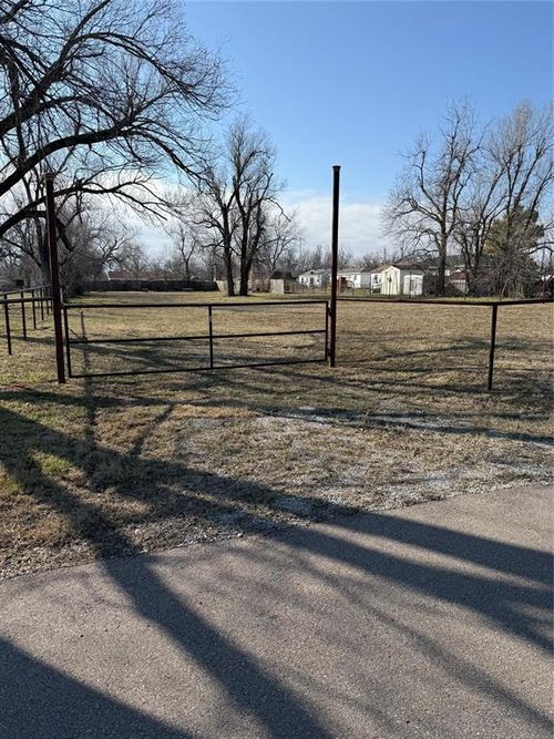 3200 Se 18th St, Del City, OK, 73115-1412 | Card Image