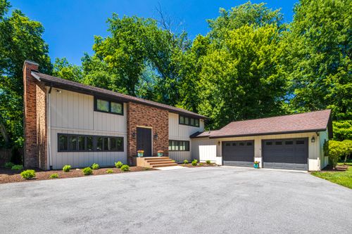 1552 W Horseshoe Bnd, La Porte, IN, 46350-7915 | Card Image