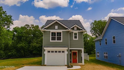747 Maple Grove St, Maryville, TN, 37801-4696 | Card Image