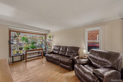 112 Brentwood St, Inkster, MI, 48141-1255 | Card Image