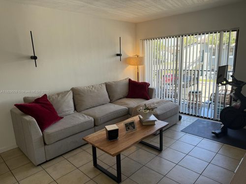 apt-202-7180 Nw 179th St, Hialeah, FL, 33015-5488 | Card Image