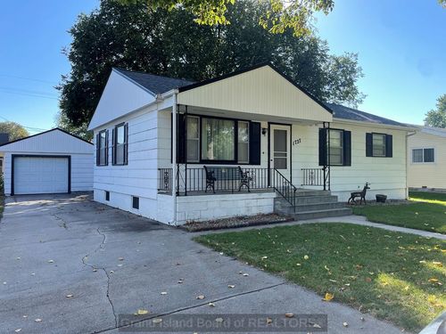 1727 N Kruse Ave, Grand Island, NE, 68803-2643 | Card Image