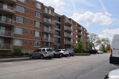 1c-2200 S Stewart Ave, Lombard, IL, 60148-5518 | Card Image