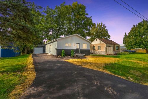 2214 Kosta St, Burton, MI, 48529-2147 | Card Image