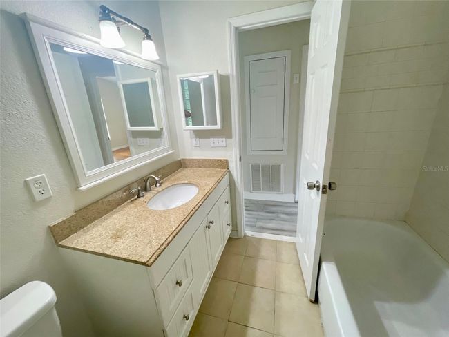 Bathroom 2 | Image 15