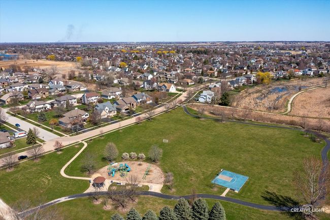 406 Camden Cir, House other with 4 bedrooms, 4 bathrooms and 3 parking in Oswego IL | Image 33