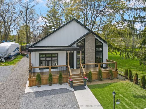 8 Adelaide Street, Fort Erie, ON, L2A5K5 | Card Image