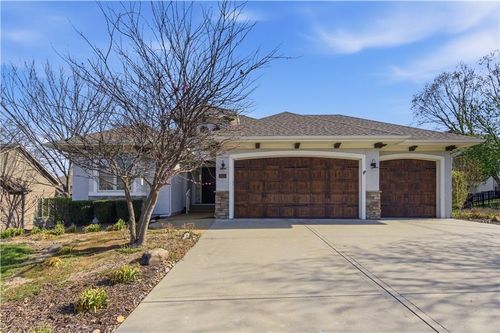 9425 N Spruce Ct, Kansas City, MO, 64156-2929 | Card Image