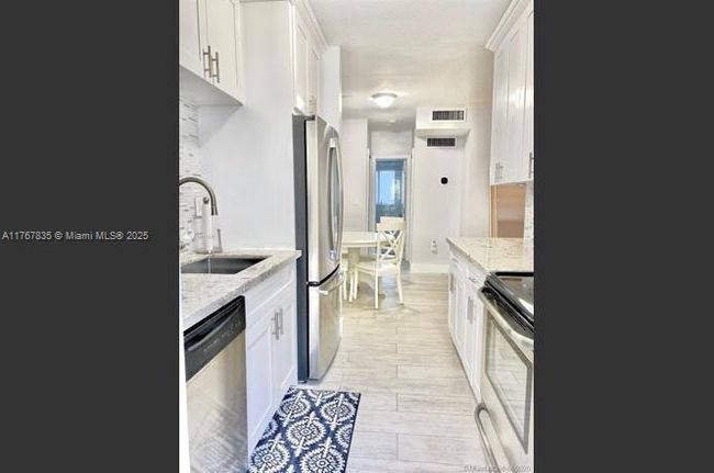 APT-102 - 81 Edgewater Dr, Condo with 1 bedrooms, 1 bathrooms and null parking in Coral Gables FL | Image 5