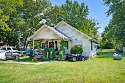 108 W Hickory St, Bolivar, MO, 65613-1558 | Card Image