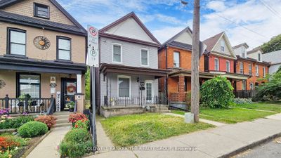 194 Simcoe St E, House other with 3 bedrooms, 2 bathrooms and null parking in Hamilton ON | Image 2