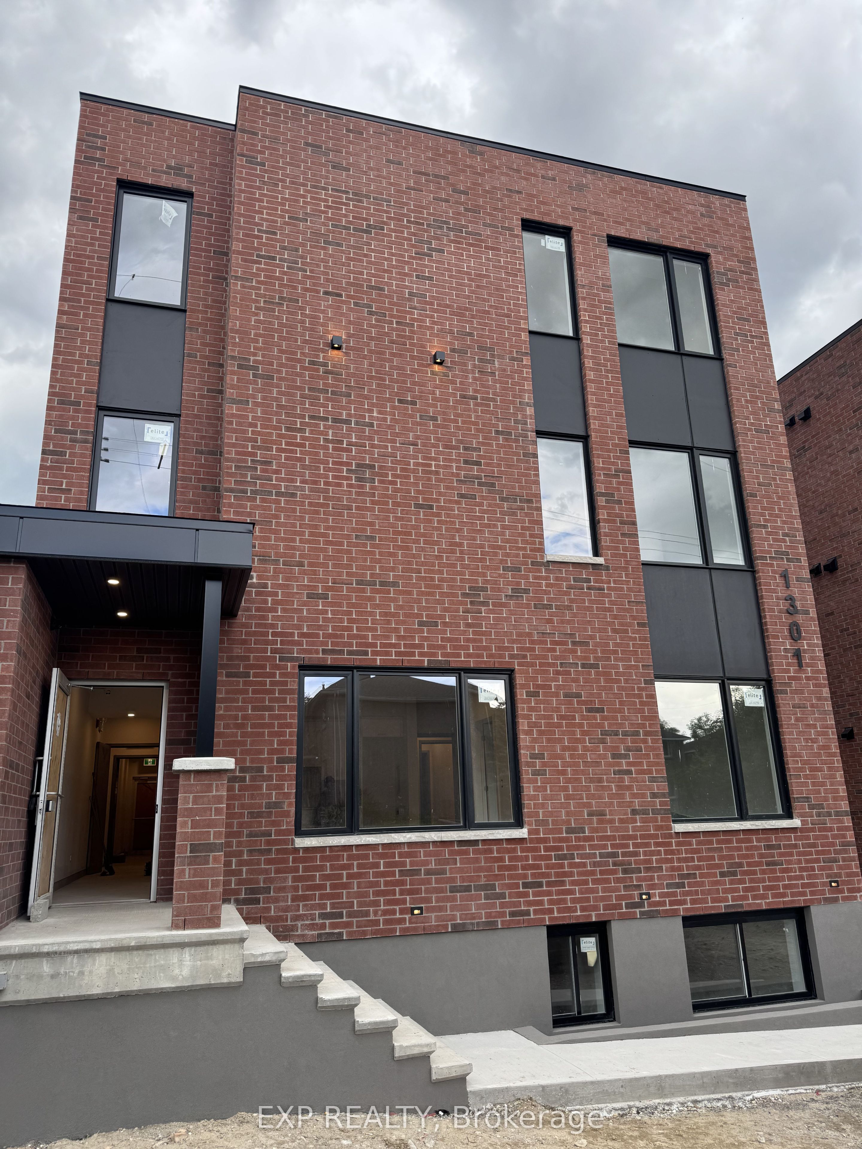 Residential Lease in Carlington - Central Park 5