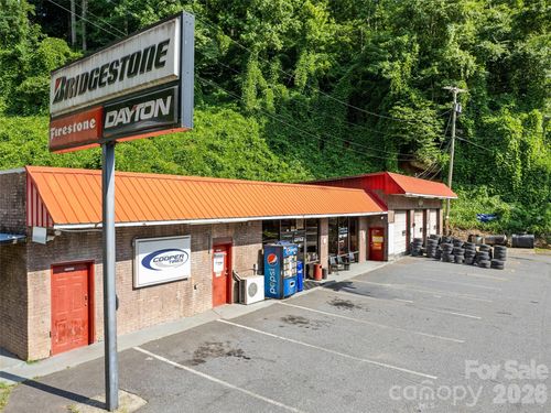 119 Whitewater Dr, Cherokee, NC, 28719-8120 | Card Image