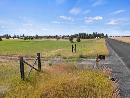 13952 N Dover Rd, Nine Mile Falls, WA, 99026-5117 | Card Image