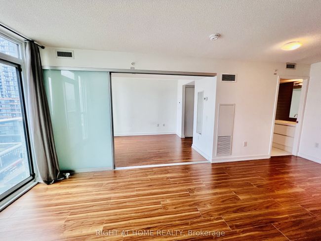 1109 - 85 Queens Wharf Rd, Condo with 1 bedrooms, 1 bathrooms and null parking in Toronto ON | Image 13