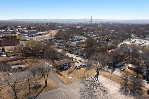 525 N Osage St, Independence, MO, 64050-2736 | Card Image