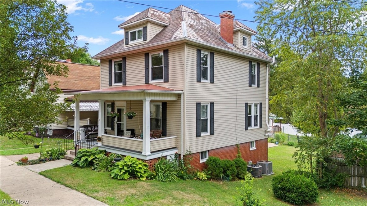 Warren St, Marietta, OH 45750