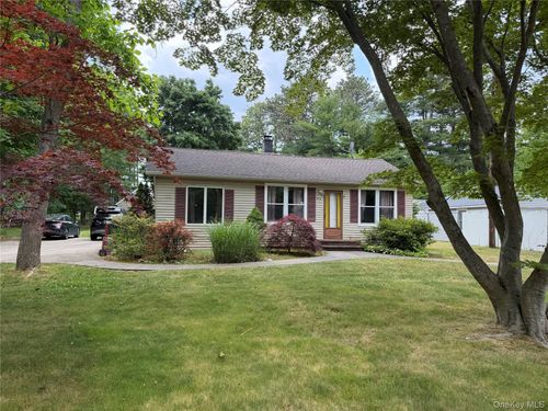 174 Middle Island Road, Brookhaven, NY, 11763 | Card Image