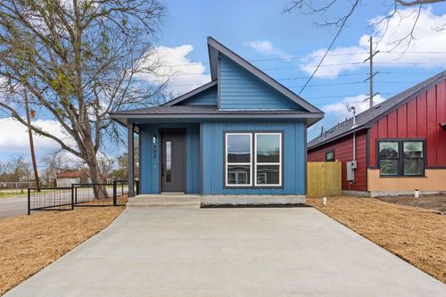 902 Chihuahua St, Lockhart, TX, 78644-3506 | Card Image