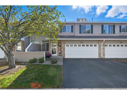 834 Summer Pines Cir, Hudson, WI, 54016-1979 | Card Image