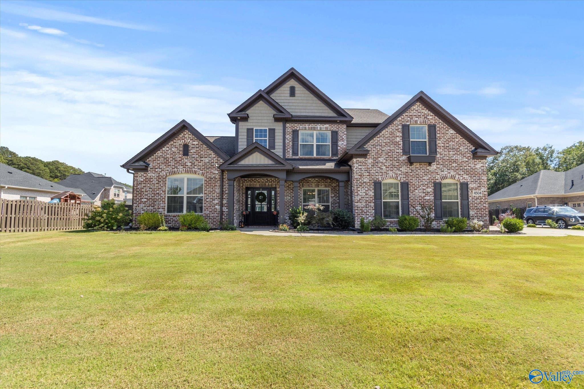 Sandy Isle Cir, Owens Cross Roads, AL 35763