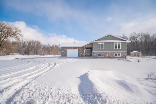 95 Mud Lake Road, Laurentian Valley, ON, K8A6W4 | Card Image