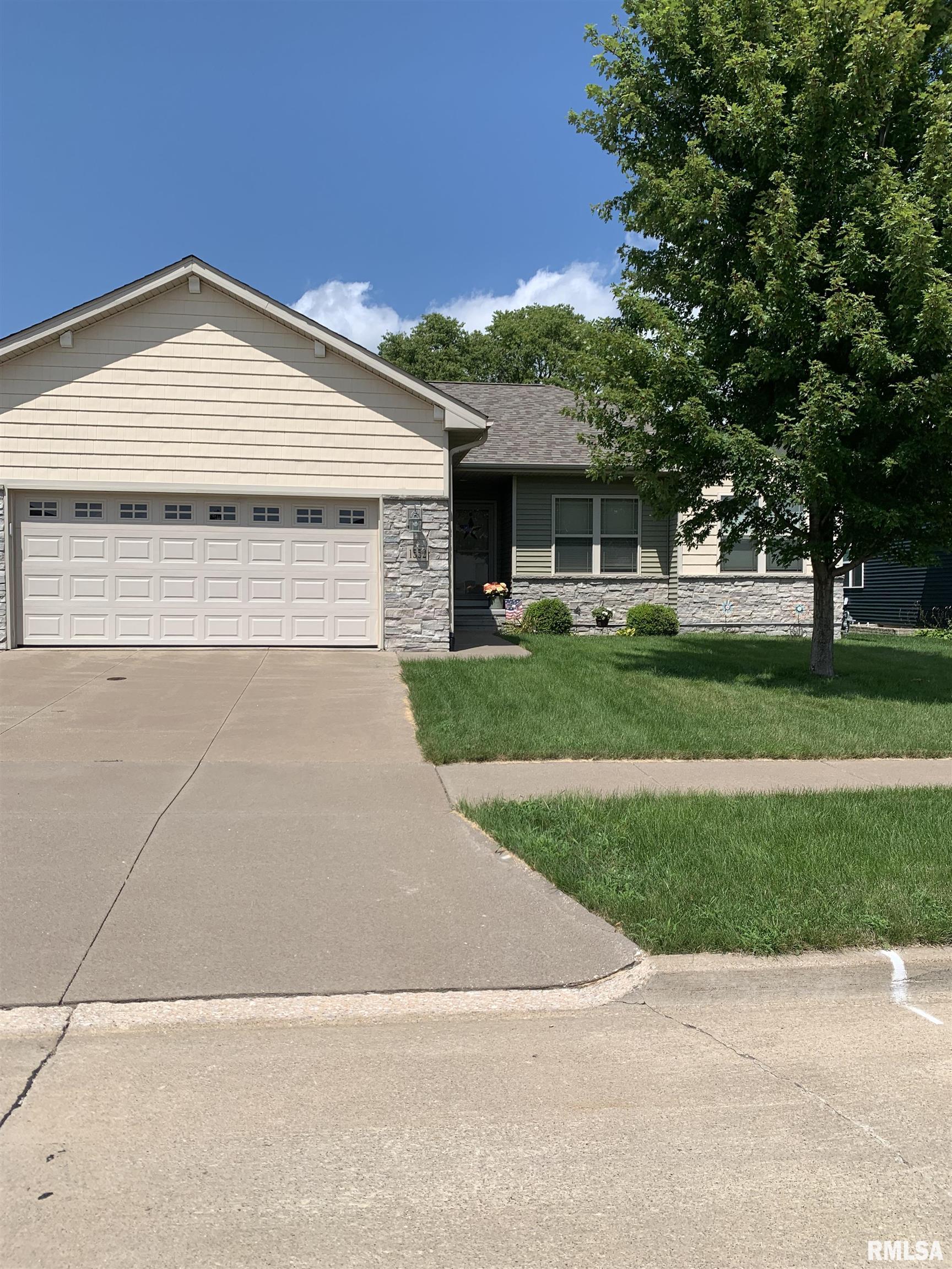 Olde Brandy Ln, Davenport, IA 52807