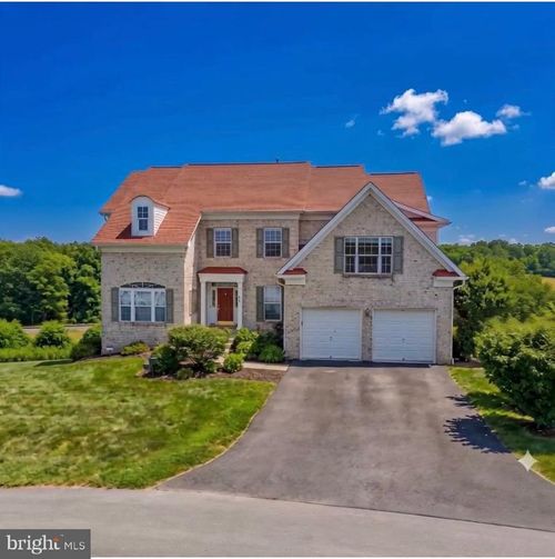 48 Field Crest Ct, SHEPHERDSTOWN, WV, 25443-5701 | Card Image