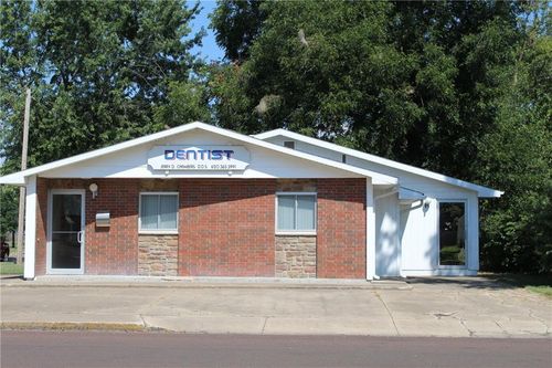 423 N Washington Avenue, Iola, KS, 66749 | Card Image