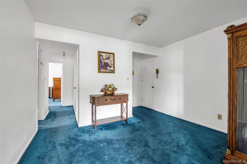 apt-2l-50 Brompton Rd, Great Neck, NY, 11021-3409 | Card Image
