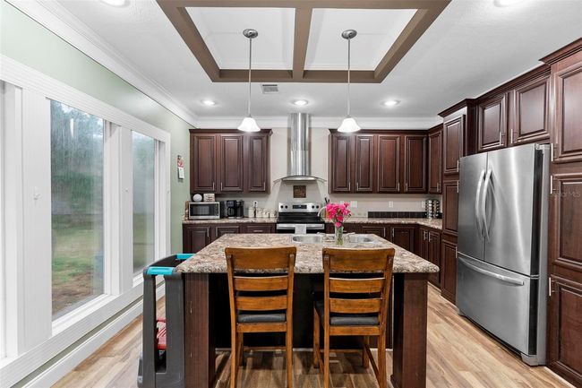 Kitchen island with seating area | Image 9