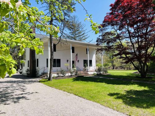 35 Mott Ln, Brookhaven, NY, 11719-9620 | Card Image