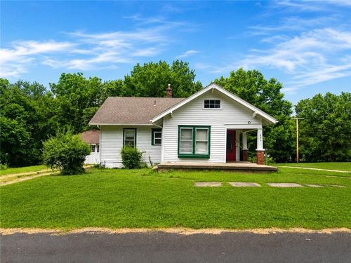 606 W 4th St, Holden, MO, 64040-1218 | Card Image