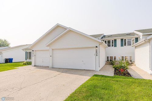 2820 35th Ave S, Fargo, ND, 58104-8875 | Card Image