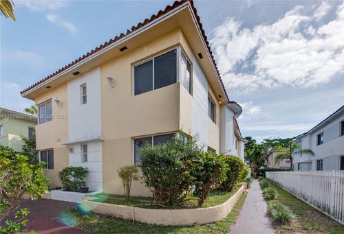 apt-5-1220 Marseille Dr, Miami Beach, FL, 33141-2895 | Card Image