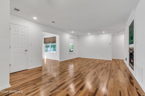 32 Frontier Way, Tinton Falls, NJ, 07753-7809 | Card Image